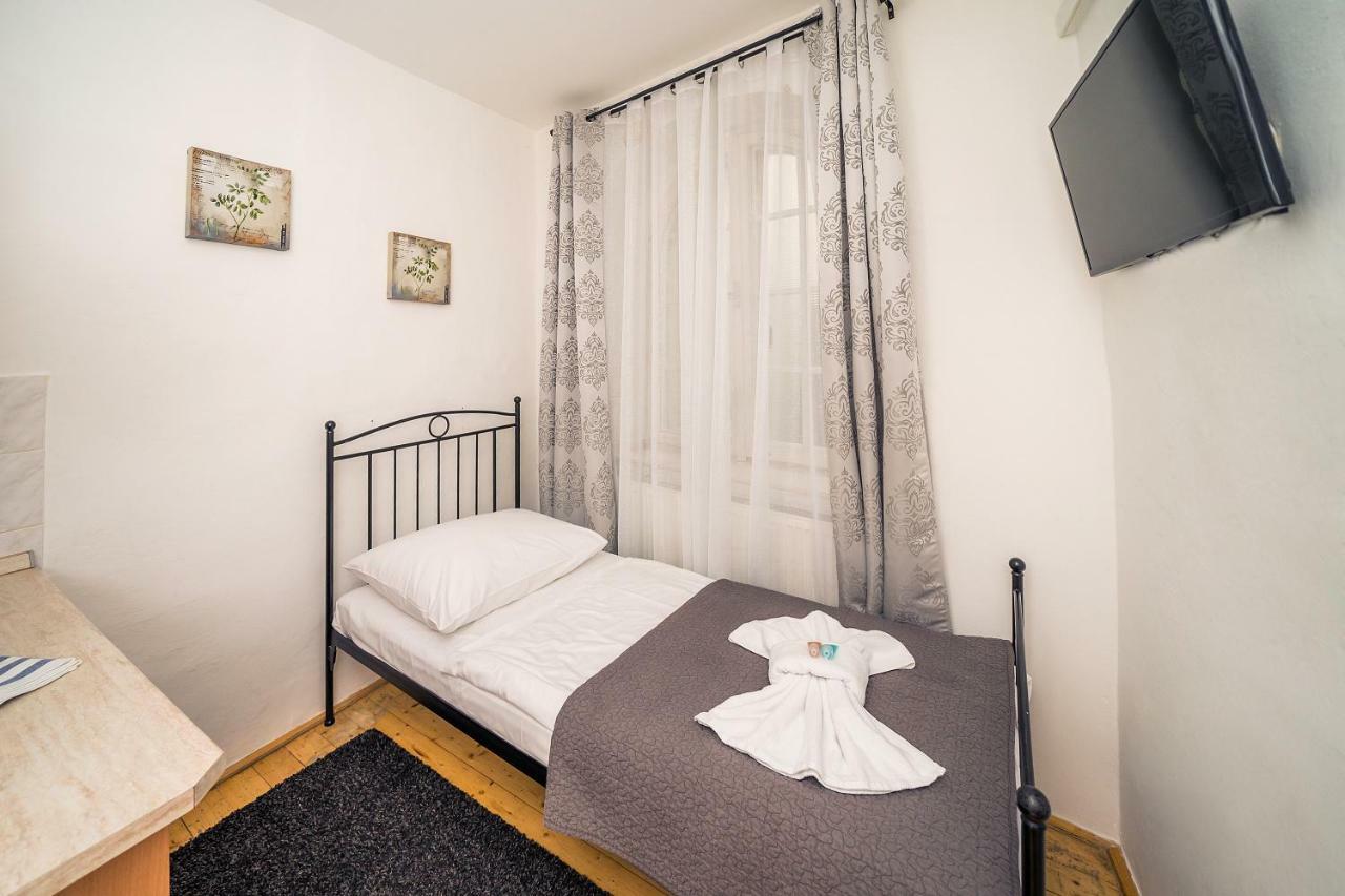 Apartments Pushkin Прага Екстериор снимка