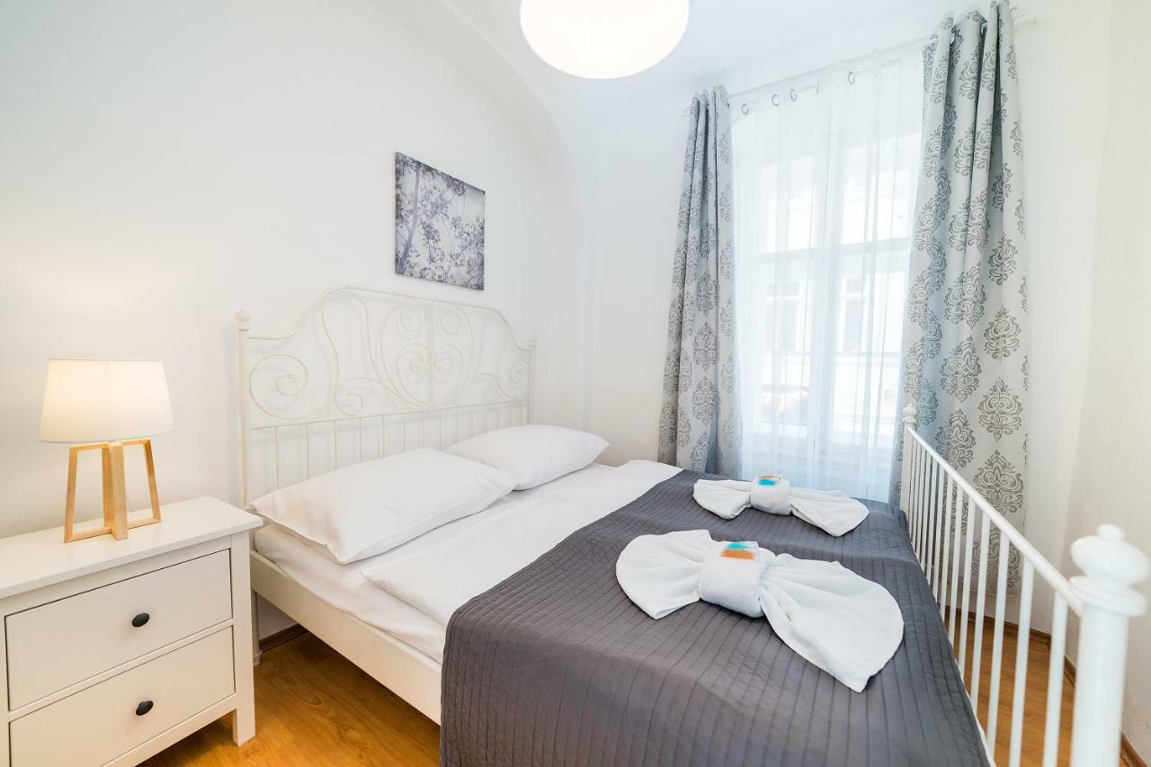 Apartments Pushkin Прага Екстериор снимка