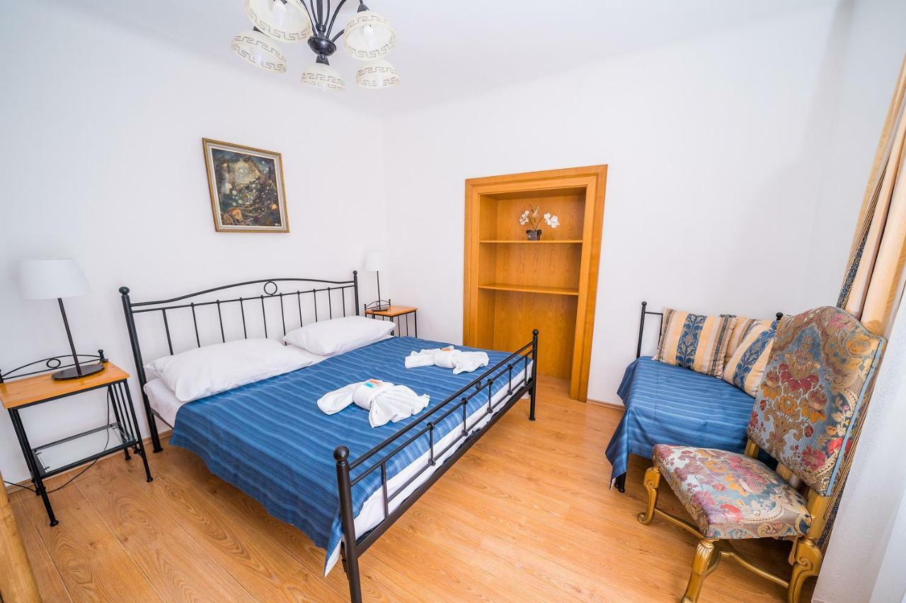 Apartments Pushkin Прага Екстериор снимка