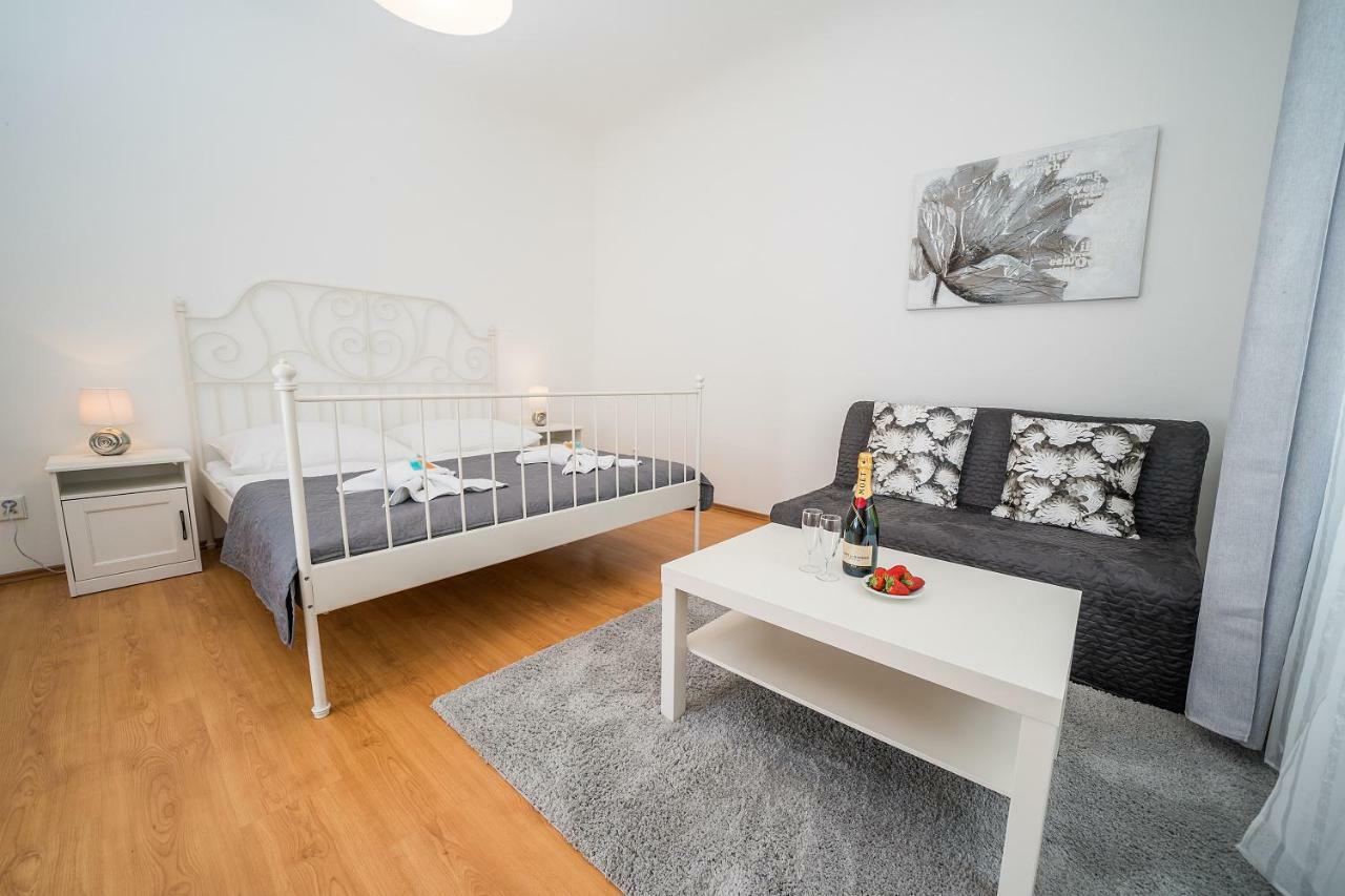 Apartments Pushkin Прага Екстериор снимка