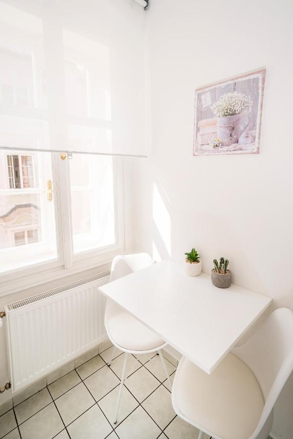 Apartments Pushkin Прага Екстериор снимка